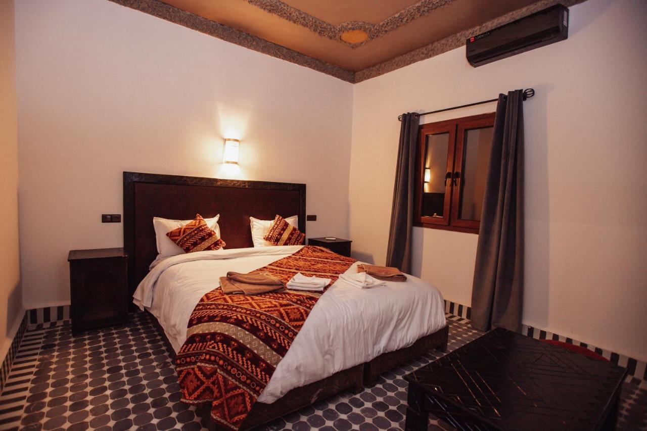 Traditional Riad Merzouga Dunes エクステリア 写真